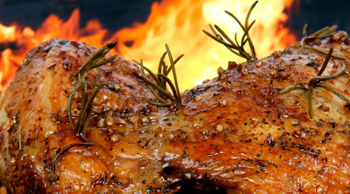 El fuego y la carne enlazan a familias