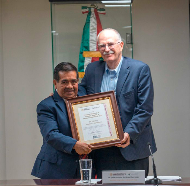 Entregan el PNSV 2025 a destacados fitosanitaristas Entregan PNSV 2025 destacados fitosanitaristas3