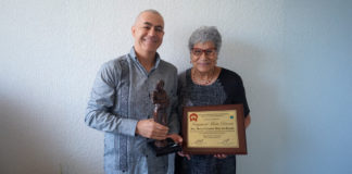 AMVEC entrega reconocimiento al Mérito Docente a la Dra. Tercia Cesária Reis de Souza