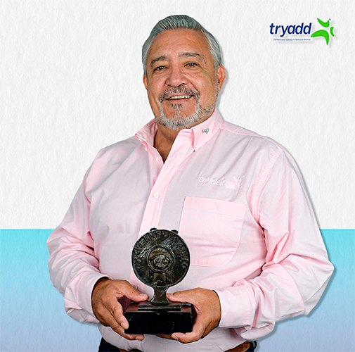 Reconocimiento Socio Emérito por la AMVEC para el MVZ Rubén Bustos Reconocimiento Socio Emerito AMVEC MVZ Ruben Bustos 1