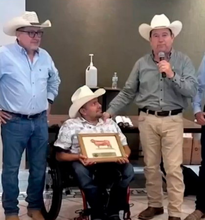 Ganaderos con discapacidad, deben de luchar por sus sueños Discapacidad ganaderIa