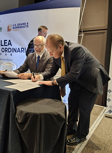CONAFAB ratifica continuidad directiva y anuncia firma acuerdo de colaboración con la FMVZ-UNAM Firma de convenio2
