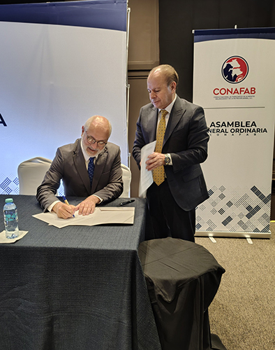CONAFAB ratifica continuidad directiva y anuncia firma acuerdo de colaboración con la FMVZ-UNAM Firma de convenio3